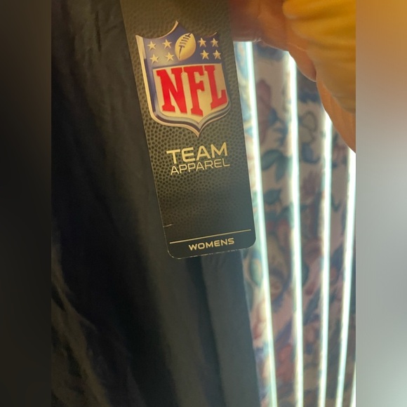 NWT- 🏈 WOMENS NFL PATRIOTS 🏈
OFFICIAL LICENSED MERCHANDISE - Picture 3 of 6
